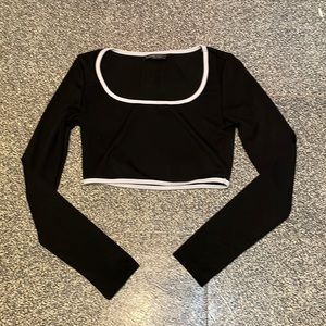 Contrast binding rib-knit crop tee